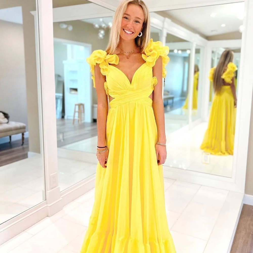 Elegant Yellow Sleeveless Dress